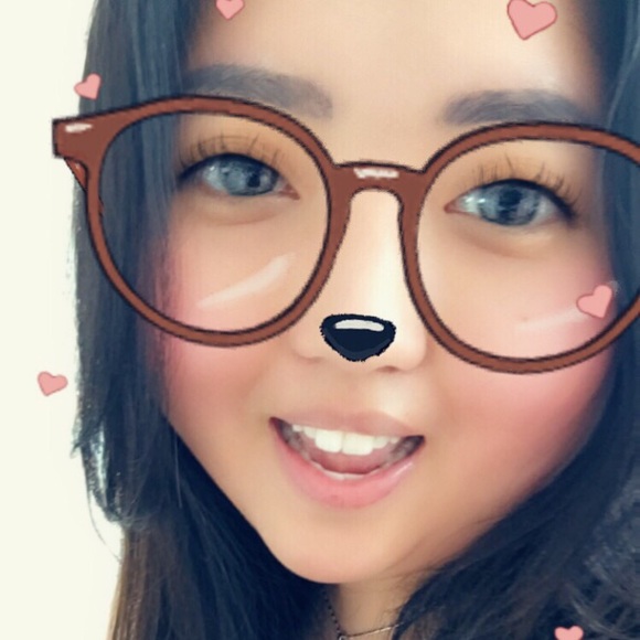 Profile Picture of Angeline Lius (@pinklue) on Poshmark