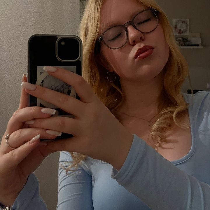 Profile Picture of loreta (@lloretaaa) on Tiktok