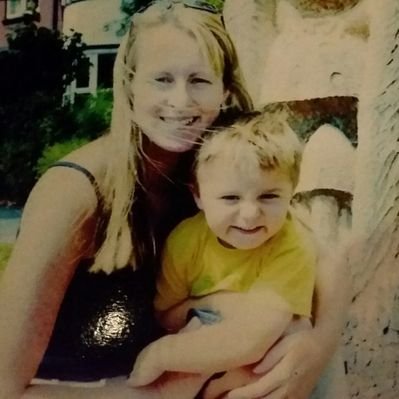 Profile Picture of Dawn Sharpe (@huggy239) on Twitter