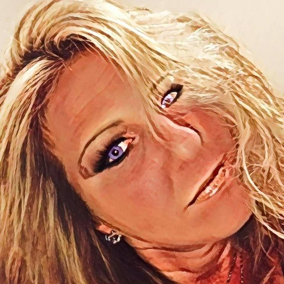 Profile Picture of Avondra Oglesby (@avondra) on Poshmark