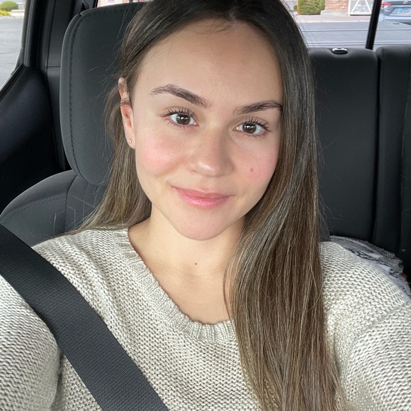 Profile Picture of Erika Nieto (@nietoe1992) on Poshmark