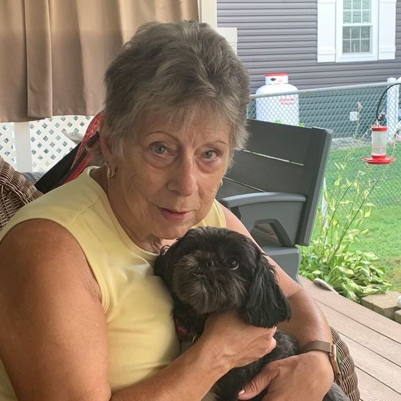 Profile Picture of Ginny Phillips (@nanaginny) on Poshmark