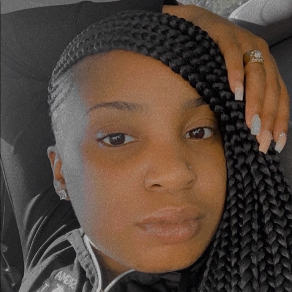 Profile Picture of Deaundra Oldfield (@deaundrao) on Poshmark