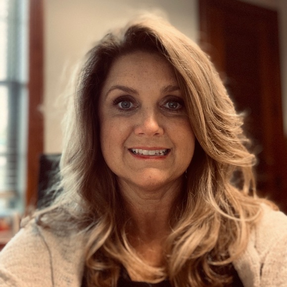 Profile Picture of Candy Lowery (@clowery1022) on Poshmark