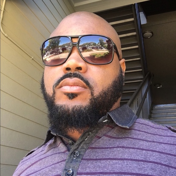 Profile Picture of Julian Woodruff (@playajuke) on Poshmark