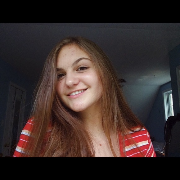 Profile Picture of Annarae Costa (@annarae803) on Poshmark