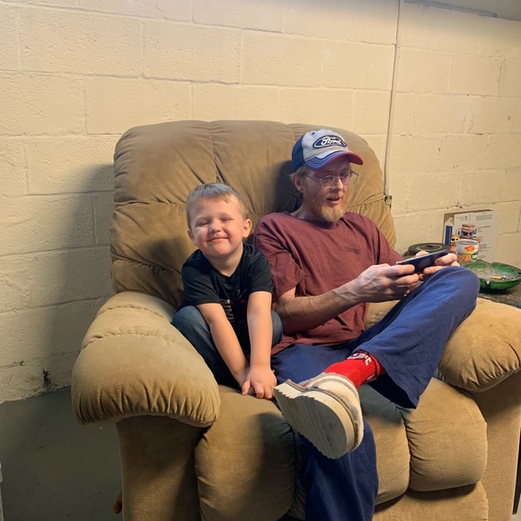 Profile Picture of Laurie Bookmyer (@lauriebookmyer) on Poshmark