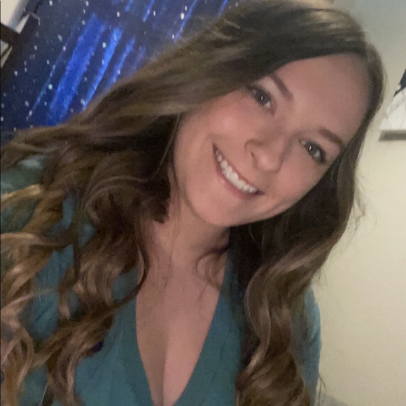 Profile Picture of Danielle Dailey (@dailey_danielle) on Poshmark