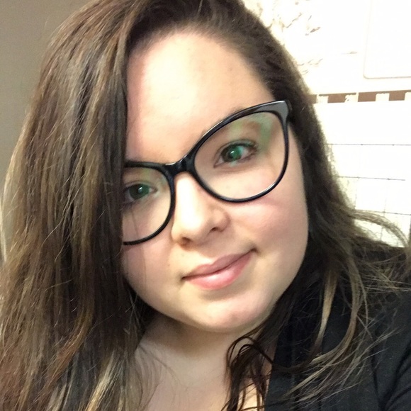 Profile Picture of Aleece Macmullen (@sweet_aleece) on Poshmark