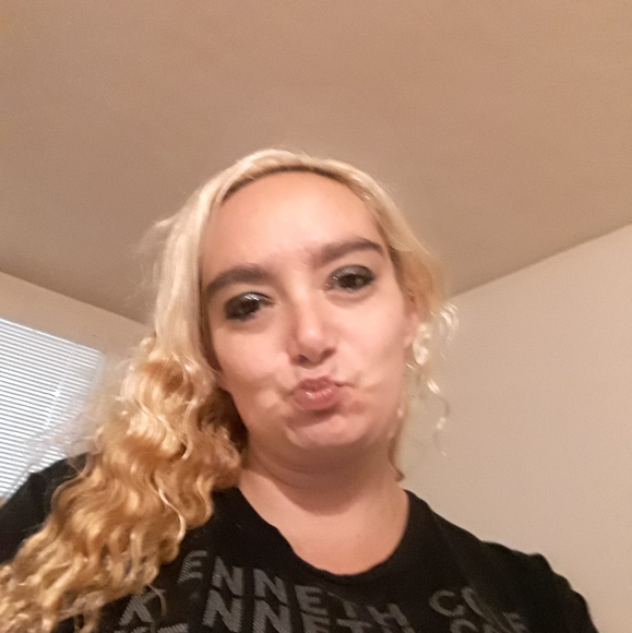 Profile Picture of Dawna Pryor (@agentred4021) on Poshmark