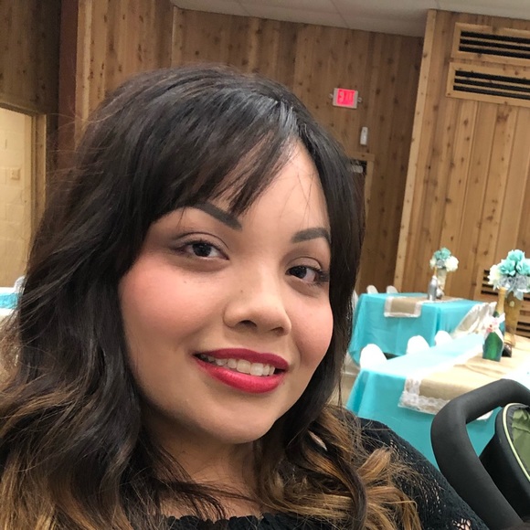 Profile Picture of Maria Cortes (@mia_mtz170) on Poshmark