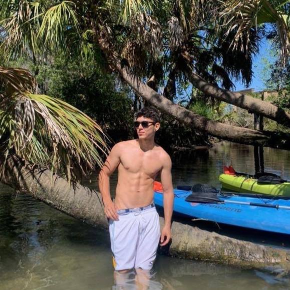 Profile Picture of Steven Jaramillo (@stevenjarami287) on Poshmark