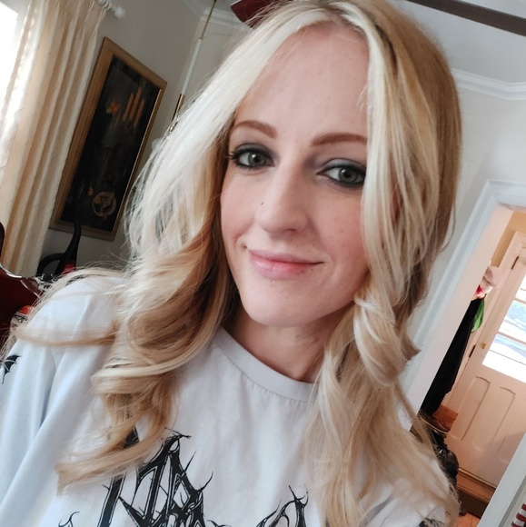 Profile Picture of Kimberly Hearl (@kimberlyh936) on Poshmark