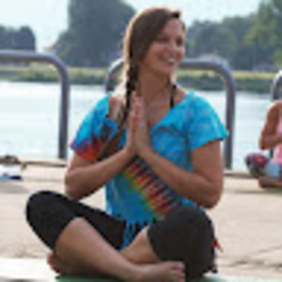 Profile Picture of Cassaundra Cline (@cassaundracline) on Poshmark