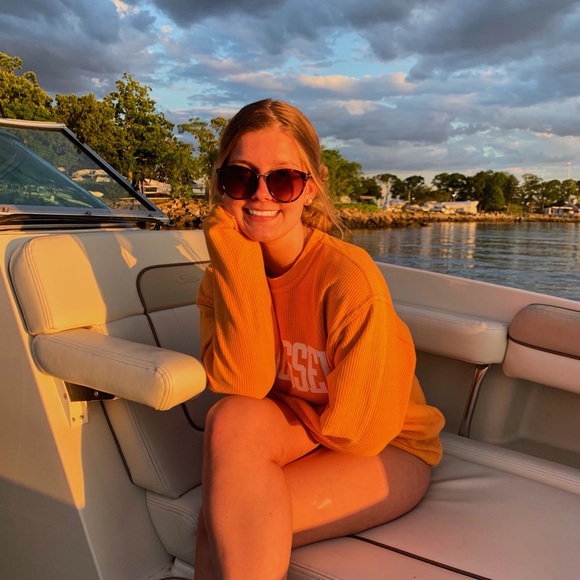 Profile Picture of Caroline Bennett (@ckbennetttt) on Poshmark