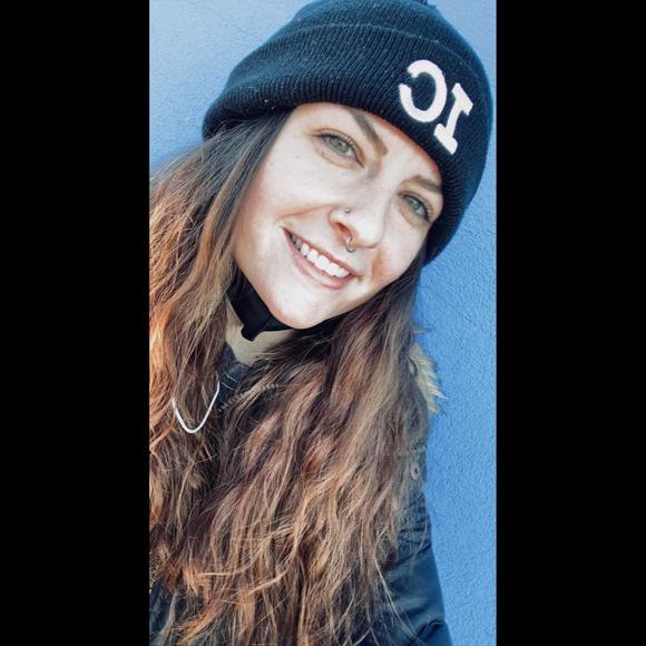 Profile Picture of Olivia Gillitzer (@ogillitzer) on Poshmark