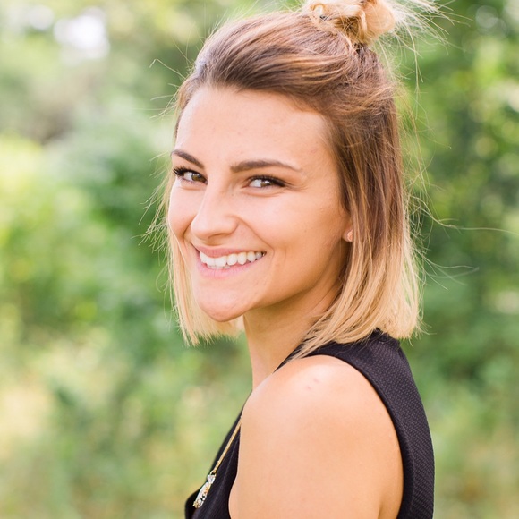 Profile Picture of Savannah Brian (@sbrian97) on Poshmark