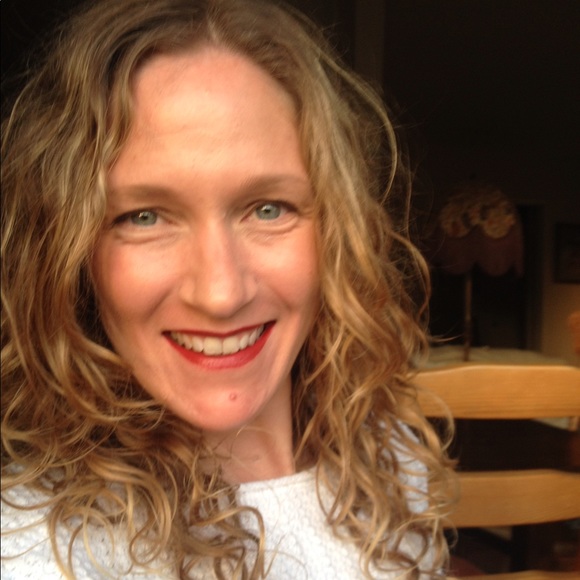 Profile Picture of Tara Engebretson (@tarabell23) on Poshmark