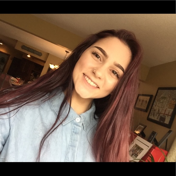 Profile Picture of Camille Karavas (@camillekaravas) on Poshmark