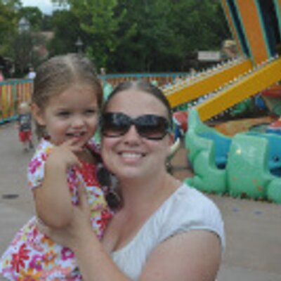Profile Picture of Jennifer A (@littleshelf) on Twitter