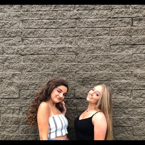 Profile Picture of Nicole Shields (@nicoleshields12) on Poshmark