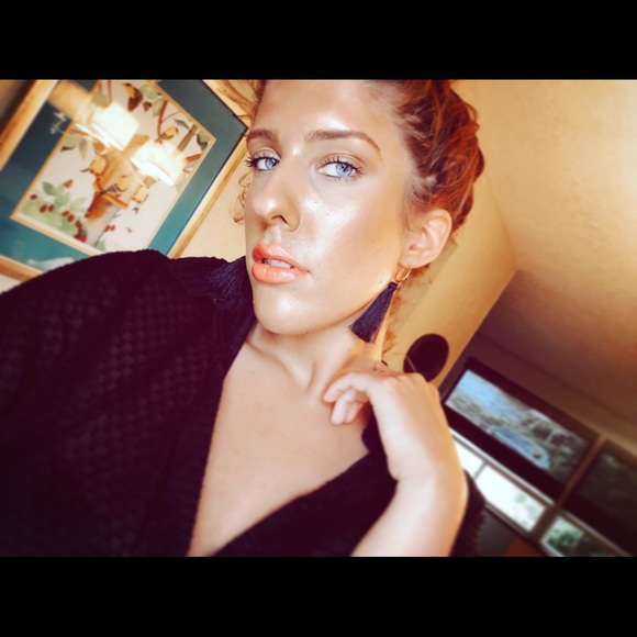 Profile Picture of Amelia Michels (@ameliajean97) on Poshmark