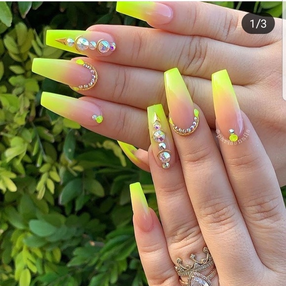 Profile Picture of Jelissa Borrero (@jellybaybee24) on Poshmark