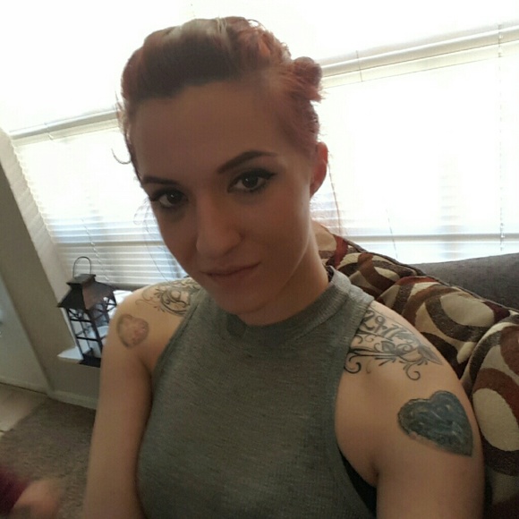 Profile Picture of Jennifer Gitzlaff (@jgitzlaff) on Poshmark