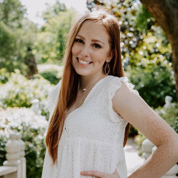 Caroline Holt - Poshmark Profile Picture of Caroline Holt (@caroline_holt) on Poshmark