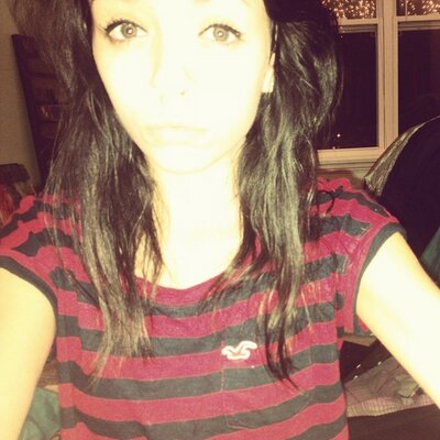 Profile Picture of Cassandra Hedges (@x0x0biteme) on Twitter