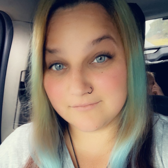 Profile Picture of Carla Spigner (@carlachaotic5) on Poshmark