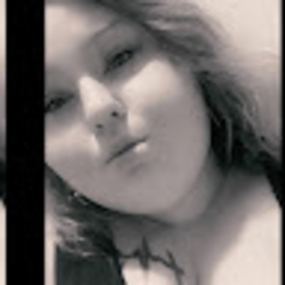 Profile Picture of Erica Shuler (@ericashuler) on Poshmark