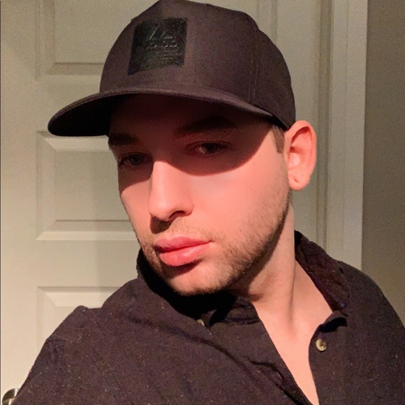 Profile Picture of Jonathan Drysdale (@jonoodrysdale) on Poshmark