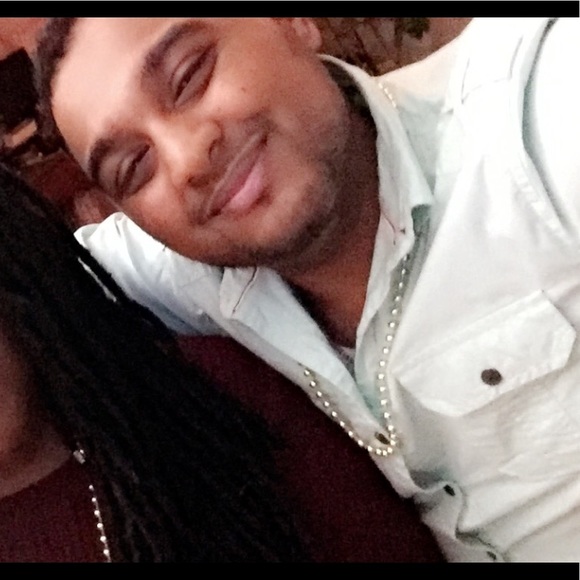 Profile Picture of Moeen Razak (@moeenr) on Poshmark