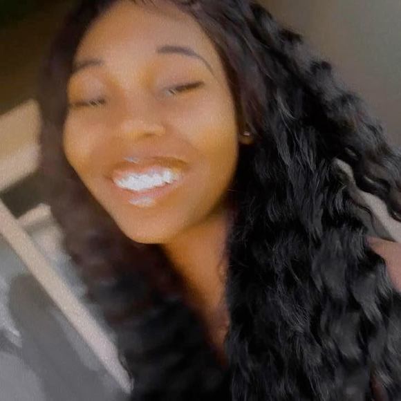 Profile Picture of Shardae Reynolds (@duhitzshardae) on Poshmark