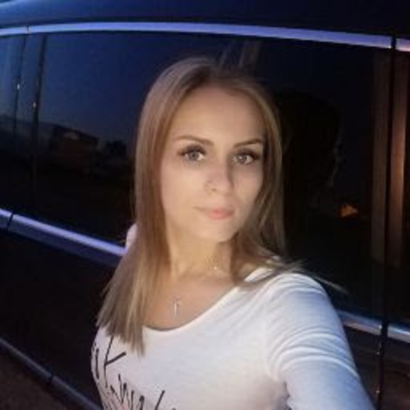 Profile Picture of Vika Vik (@vikavik720) on Poshmark
