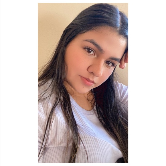Profile Picture of Vianey Cisneros (@vcisneeros) on Poshmark