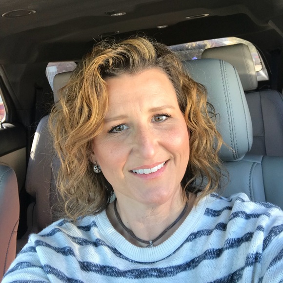 Profile Picture of Lisa Gibson (@lisajgibson) on Poshmark