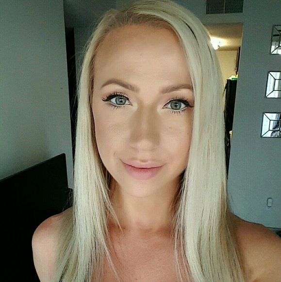 Ivona ✨ posh ambassador✨ Janczak - Poshmark Profile Picture of Ivona ✨ posh ambassador✨ Janczak (@luxefashion1) on Poshmark