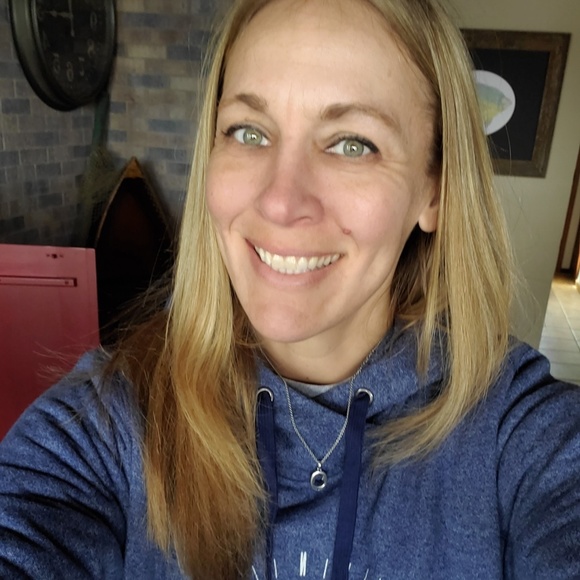 Karen Bartholomaus - Poshmark Profile Picture of Karen Bartholomaus (@karenmo22) on Poshmark