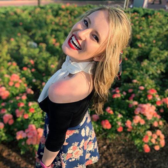 Profile Picture of Lindsay Haddock (@lindsayhaddock4) on Poshmark