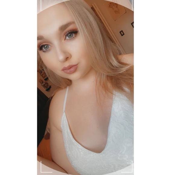 Profile Picture of Brittany Wohlford (@brittanybabe16) on Poshmark