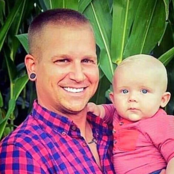 Profile Picture of Erik Knetter (@eknetter) on Poshmark