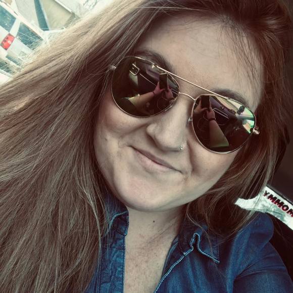 Profile Picture of Allison Fanning (@shaefloyd) on Poshmark