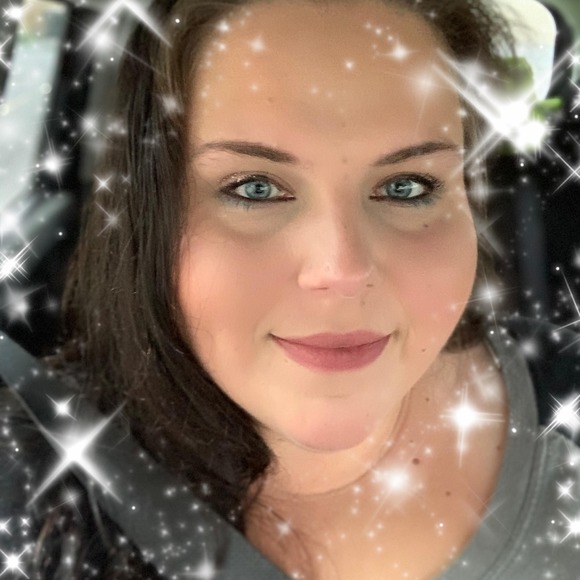 Profile Picture of Katrina Feher (@trinamstone) on Poshmark