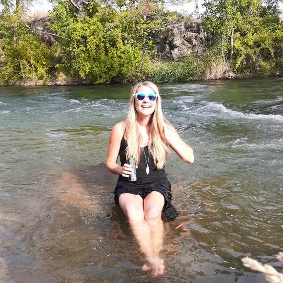 Profile Picture of Jen Hauser williamson (@jennfur25) on Poshmark