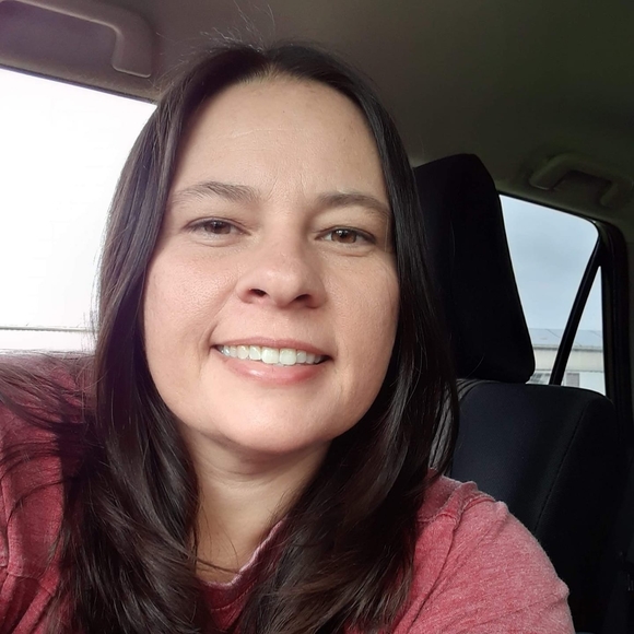 Profile Picture of Jennifer Ikner (@jni) on Poshmark