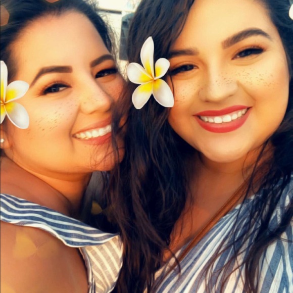 Profile Picture of Pam Castro (@pammcastro) on Poshmark