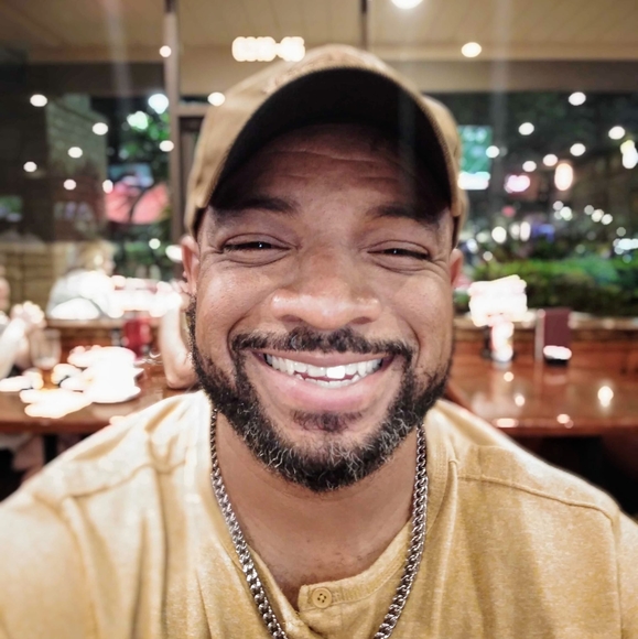 Profile Picture of Aaron Fox (@dafoxvent) on Poshmark