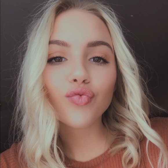 Profile Picture of Maddie Rolling (@maddie_rolling3) on Poshmark